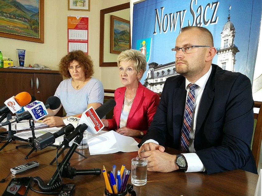 Radni miejscy (od lewej): Iwona Mularczyk, Teresa Cabała i...