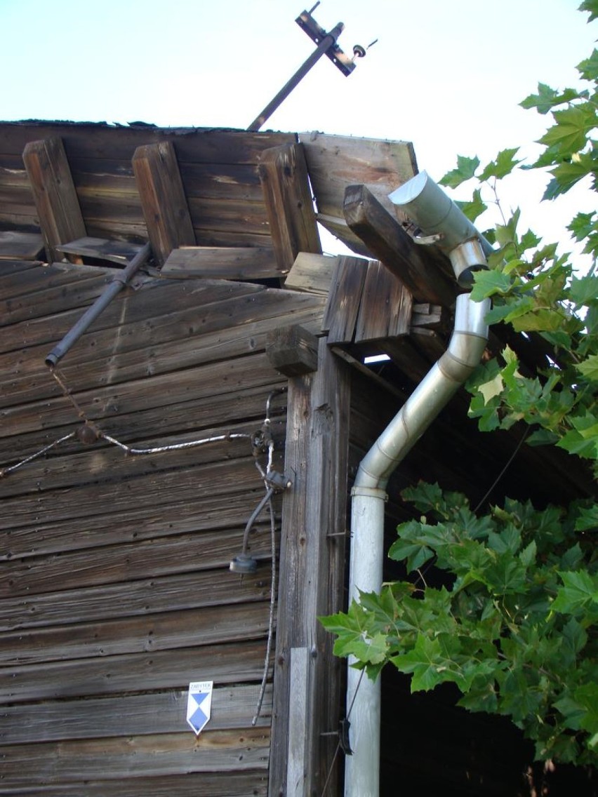 Zabytek po KL Auschwitz zagrożony. Zawalił się dach na kantynie byłego obozu.