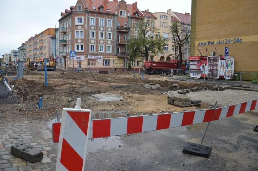 Na skrzyżowaniu alei Wolności i ul. Jedności Robotniczej wreszcie widać zmiany [FOTO]