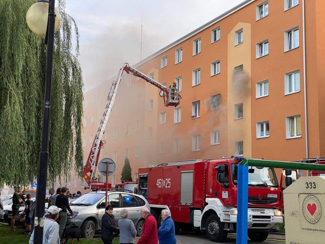 Do pożaru doszło w mieszkaniu znajdującym się na II piętrze bloku przy ul. Mickiewicza