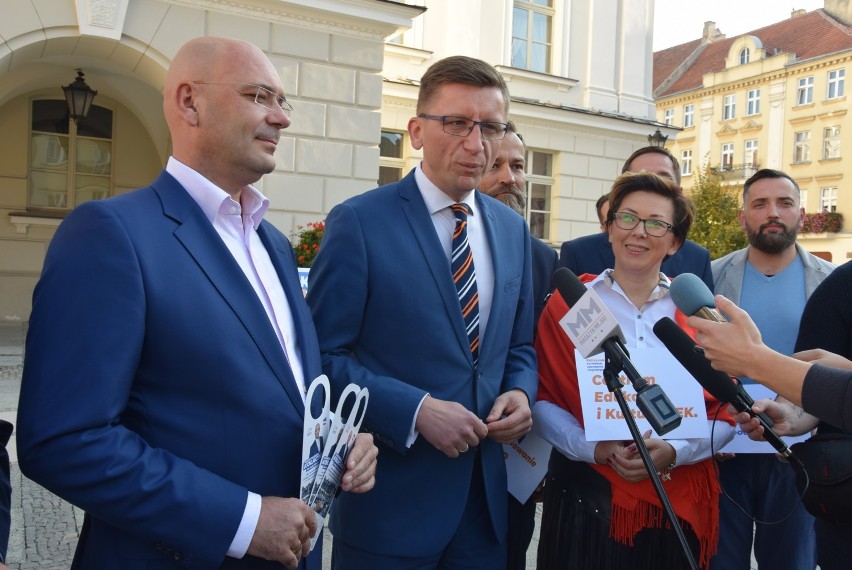 Koalicja Obywatelska podpisała przed ratuszem "Kontrakt dla Kalisza" [FOTO]