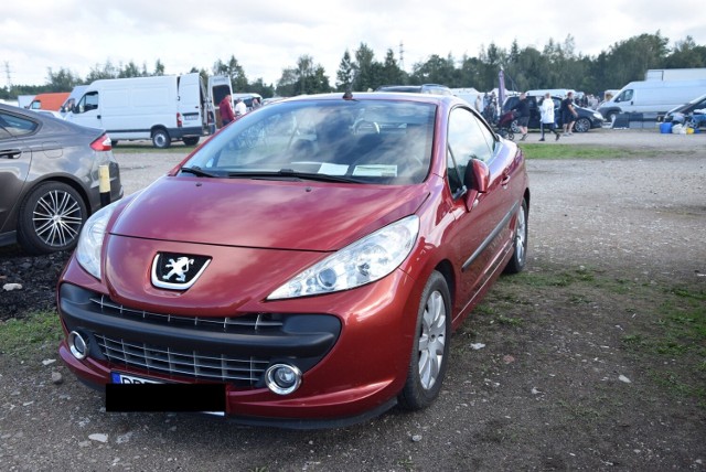 Peugeot 207 CC-  rok produkcji 2007, z silnikiem 1.6 benzyna o mocy 120 KM. Stan licznika 95 900 km. Cena 14500zł