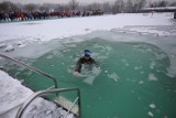 Pokaz ratownictwa wodno-lodowego na basenie OSiR "Skałka" ZDJĘCIA