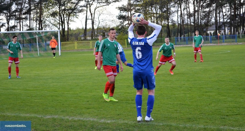 23. kolejka 3 ligi Kujawianka Izbica Kujawska - Centra Ostrów Wielkopolski 2:4 [zdjęcia, wideo]