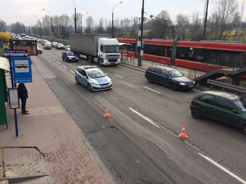 Wypadek w Sosnowcu: Samochód potrącił 17-latkę na przystanku