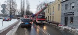 Pożar bloku mieszkalnego w Krapkowicach. Zadymiło się poddasze. Na miejscu jest 7 zastępów straży pożarnej. Nikomu nic się nie stało