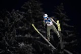 Kamil Stoch na szczycie podium tegorocznych Mistrzostw Polski w skokach narciarskich. Tuż za nim Piotr Żyła i Paweł Wąsek