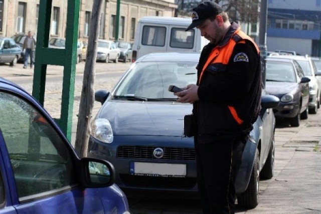 Od 17 kwietnia trzeba płacić za parkowanie już od godz. 8, a ...