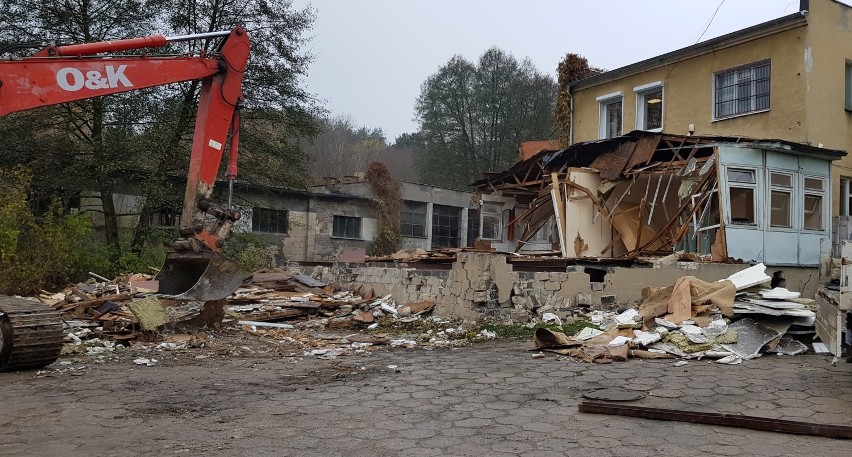 MZGM Chodzież: Trwa rozbiórka części budynku administracyjnego przy ulicy Młyńskiej