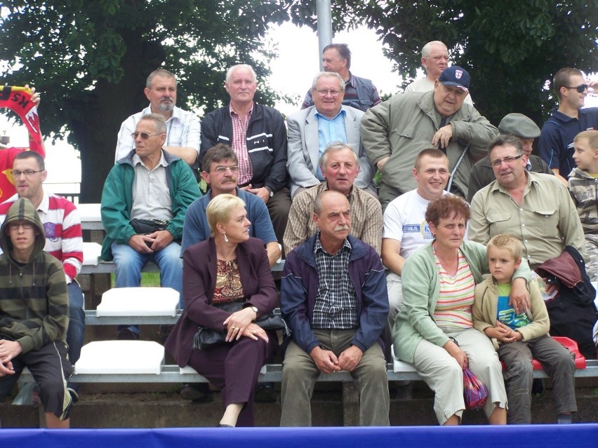 Stadion im. Bogdana Niemca w Zbąszynku. Mecz finałowy...