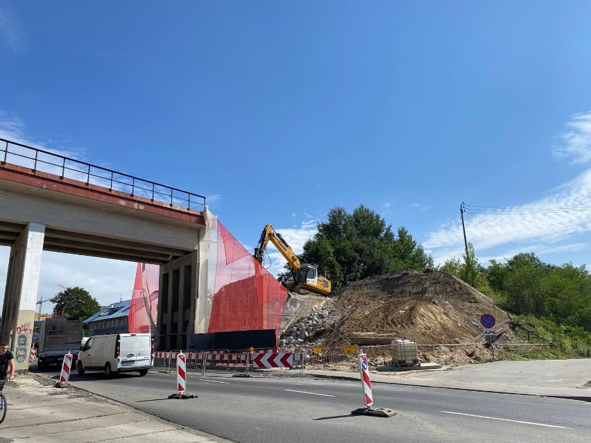 Kraków. 29 Listopada - wyburzają wiadukt, leją asfalt, nadchodzą kolejne zmiany