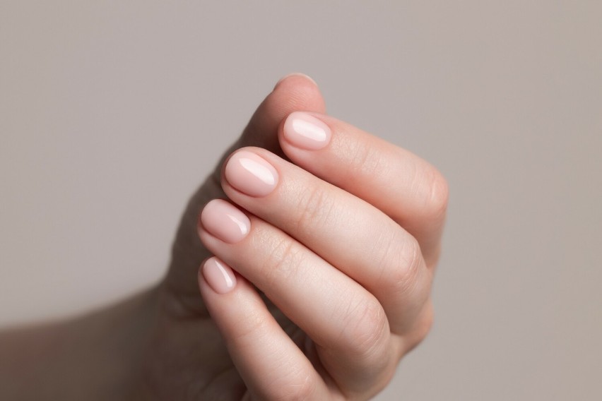 Oto najmodniejsze manicure 2024 roku! Soap nails są proste,...