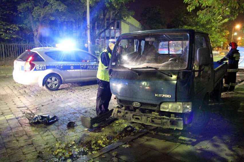 Wrocław: Pijany 14-latek wjechał polonezem w auta zaparkowane na ul. Grochowej (ZDJĘCIA)