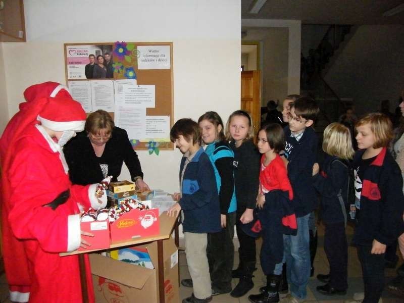 Święty Mikołaj odwiedził dzieci w Dwójce