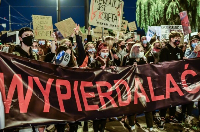 We wtorek 27 października w Bydgoszczy kolejny protest przeciwko wyrokowi TK w sprawie aborcji

Zobacz nowe zdjęcia z poniedziałkowego protestu w Bydgoszczy >>