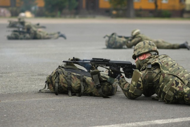 Studenci wrócą do wojska. Armia im za to zapłaci. Powstaną oddziały na uczelniach. Także w Warszawie!