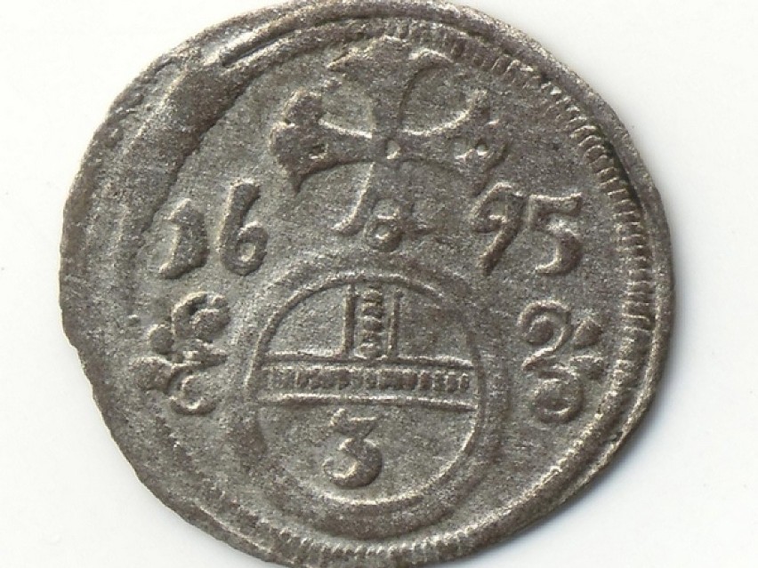Policjanci odzyskali monetę z XVII wieku. Czy jej znalazca usłyszy zarzuty?