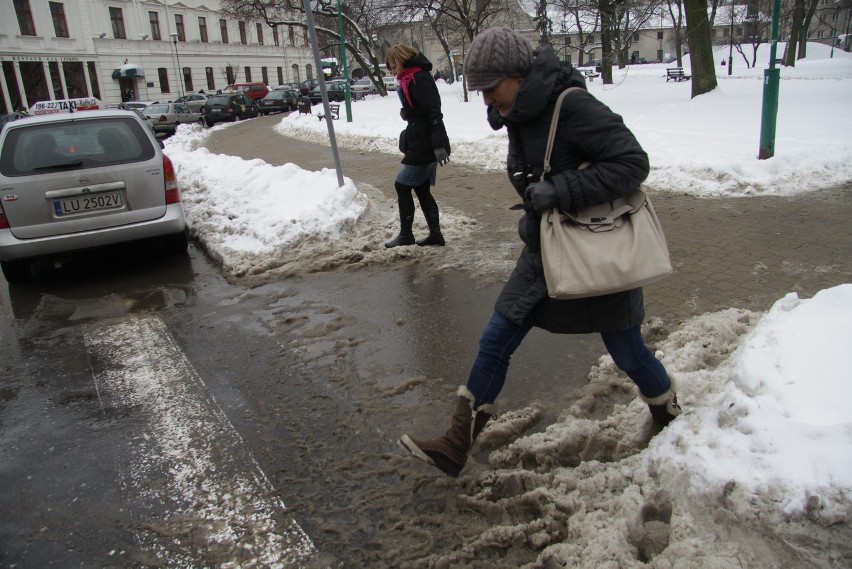 Zima w Lublinie: Plucha na ulicach (ZDJĘCIA)