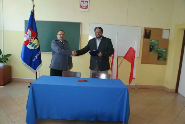Oficjalne podpisanie umowy o współpracy pomiędzy III LO im. L. Szenwalda oraz Komendą Miejską Policji w Dąbrowie Górniczej