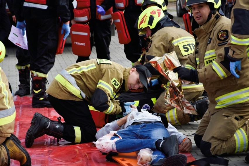 Strażacy ćwiczyli akcje ratownicze związane z wypadkami z...