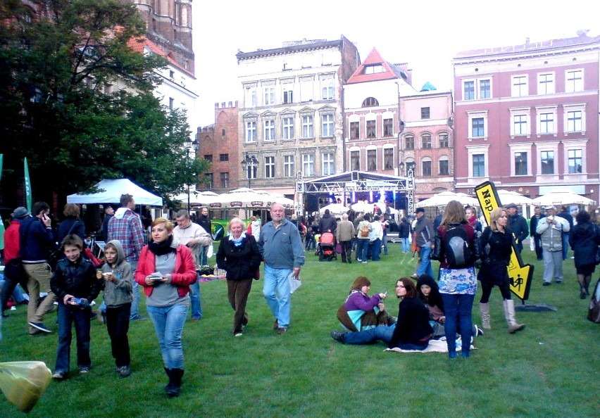 Śniadanie na trawie -  Rynek Staromiejski Toruń 2012 r