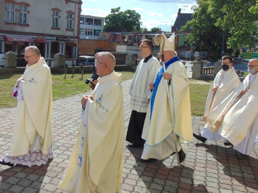 W kościele św. Wojciecha w Margoninie młodzież przyjęła Sakrament Bierzmowania [ZDJĘCIA]