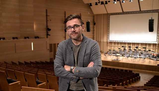 Przemysław Fiugajski pokieruje Orkiestrą Filharmonii Gorzowskiej w sezonie artystycznym 2021/2022.