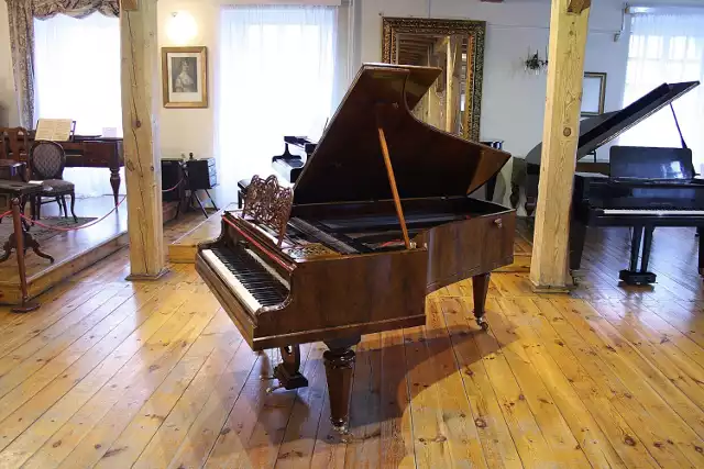 Zabytkowe fortepiany z Muzeum Historii Przemysłu w Opatówku po konserwacji