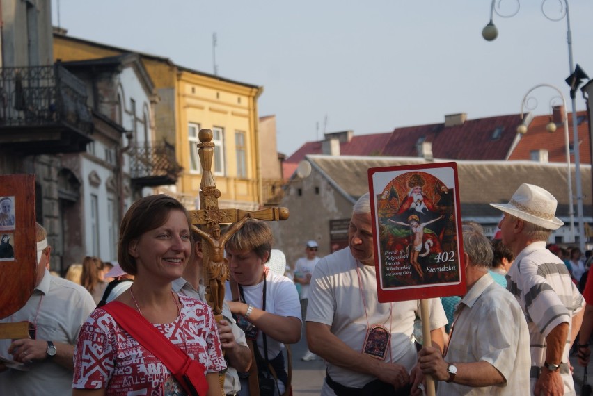 Sieradz idzie na Jasną Górę (ZDJĘCIA, także archiwalne)