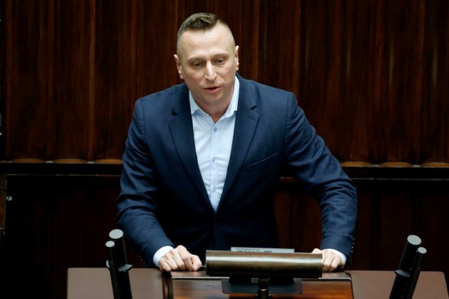 Krzysztof Brejza poinformował na platformie X, że to właśnie on zastąpi Radosława Sikorskiego w Parlamencie Europejskim.