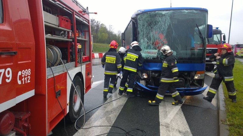 Kraków. Wypadek na A4. Tir wjechał w autobus [ZDJĘCIA]