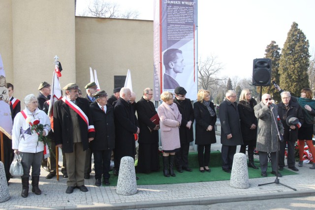 Uroczystości upamiętniające Żołnierzy Wyklętych na cmentarzu na Dołach