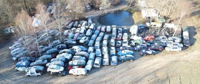 Sto tysięcy kary ma zapłacić mieszkaniec powiatu bytowskiego za nielegalny demontaż aut.