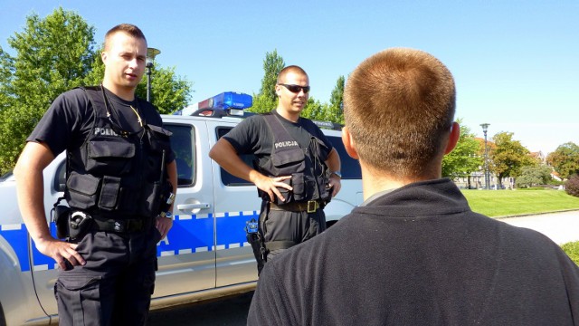 Pracujący nad sprawą policjanci, wykonując szereg czynności wytypowali i zatrzymali podejrzanego w tej sprawie. 

Czytaj też: Iława. 77-latek nielegalnie posiadał broń, którą sam zrobił [ZDJĘCIA]

Robert S. usłyszał wczoraj zarzuty, do których się przyznał. Funkcjonariuszom tłumaczył się tym, że chciał wziąć do siebie syna, a była konkubina mu to uniemożliwiła. 

Właściciel mieszkania oszacował straty na 680 złotych. Kodeks karny za uszkodzenie mienia przewiduje karę pozbawienia wolności nawet do lat 5.