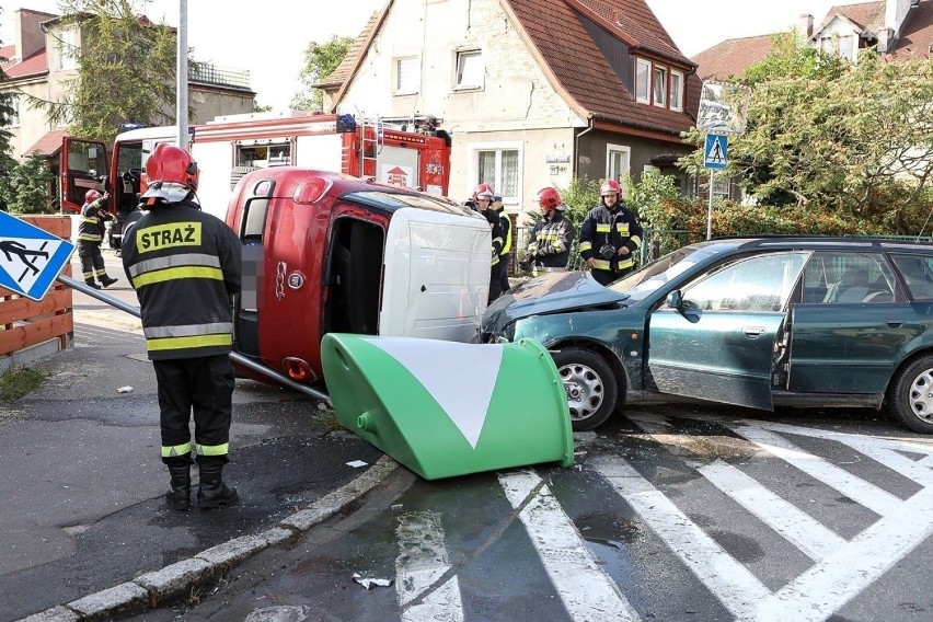 Wypadek na skrzyżowaniu ulic Reduty Ordona i Łukasińskiego w...