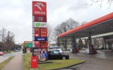 Od dziś obowiązuje niższa stawka VAT na paliwa. Ile zapłacimy za paliwo na stacjach benzynowych w Żarach? Sprawdziliśmy!