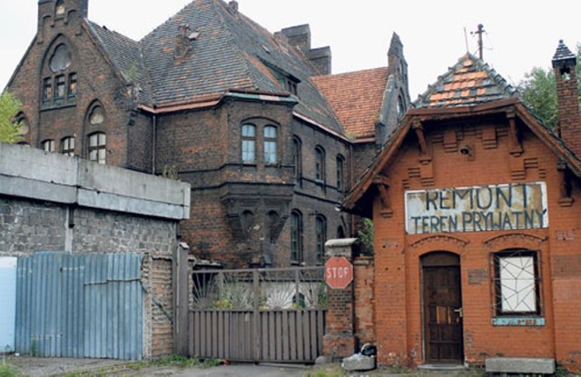 Rzeźnia Miejska w Chorzowie 2013 rok:  Wciąż nie wiadomo, jakie będą losy Rzeźni Miejskiej. Właściciel obiektu pozwala na to, żeby niszczył ponad 112-letni zabytek.