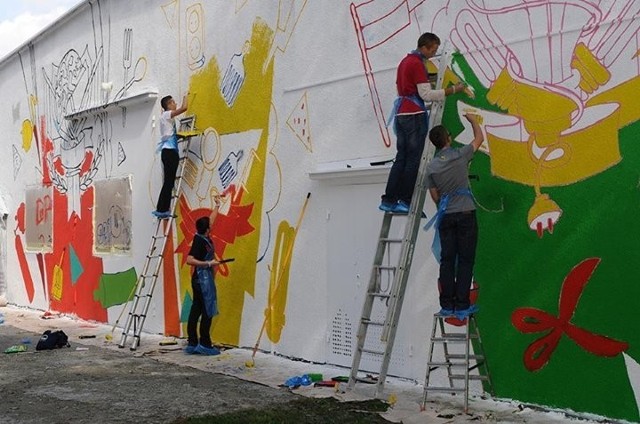 Przedszkole nr 7 w Lublińcu nabierze barw za tydzień. Tak malowano szkołę w Mielcu