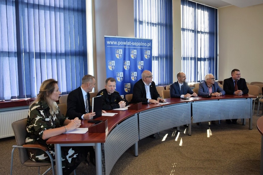 Konferencja prasowa samorządowców powiatu sępoleńskiego...