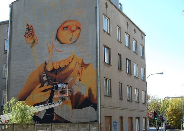 Inti tworzy mural przy ul. 28 Pułku Strzelców Kaniowskich 48