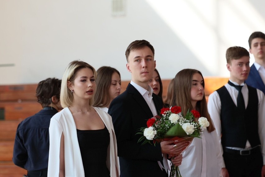 Uroczyste zakończenie roku szkolnego maturzystów w VI Liceum Ogólnokształcącym imienia Juliusza Słowackiego w Kielcach WIDEO, ZDJĘCIA