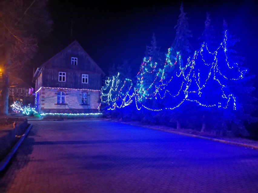 Tak prezentują się ozdoby świąteczne na siedzibie urzędu...