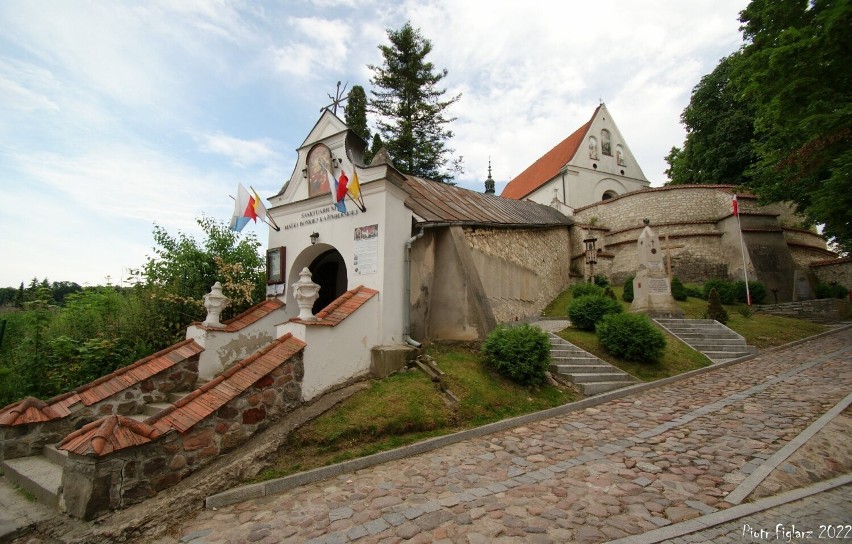 Kazimierski klasztor można zwiedzać samodzielnie lub z...