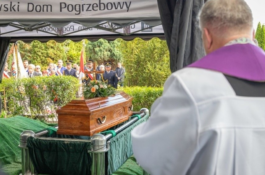 Stanisław Żytkowski został pochowany na cmentarzu przy ul....