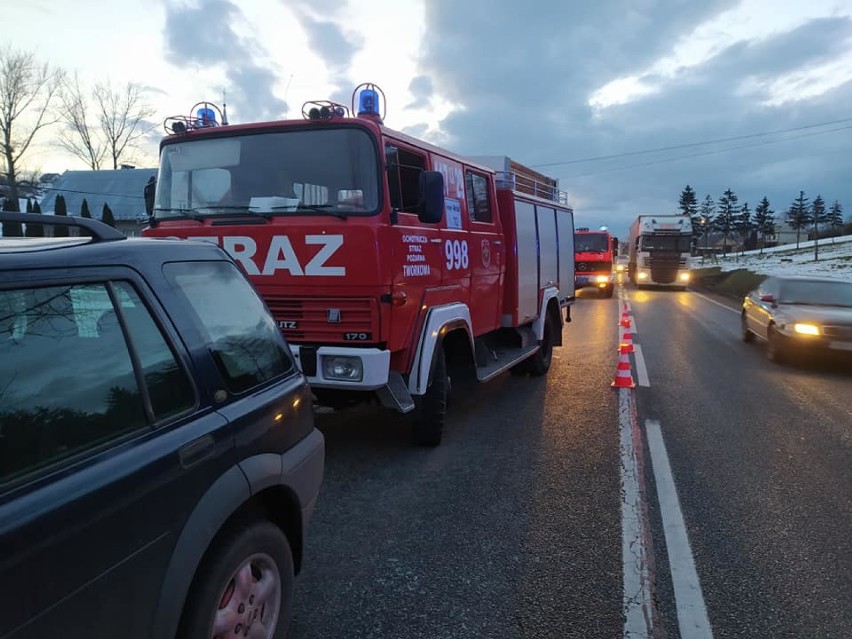 Karambol na DK75 w Tworkowej, zderzyły się cztery samochody