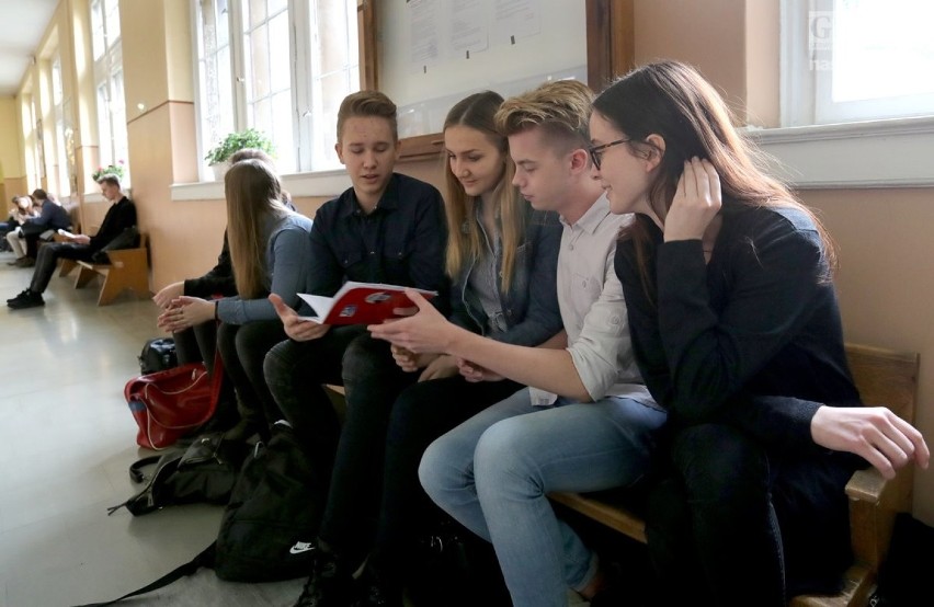 Próbna matura z języka polskiego: Uczniowie twierdzą, że egzamin był bardzo prosty