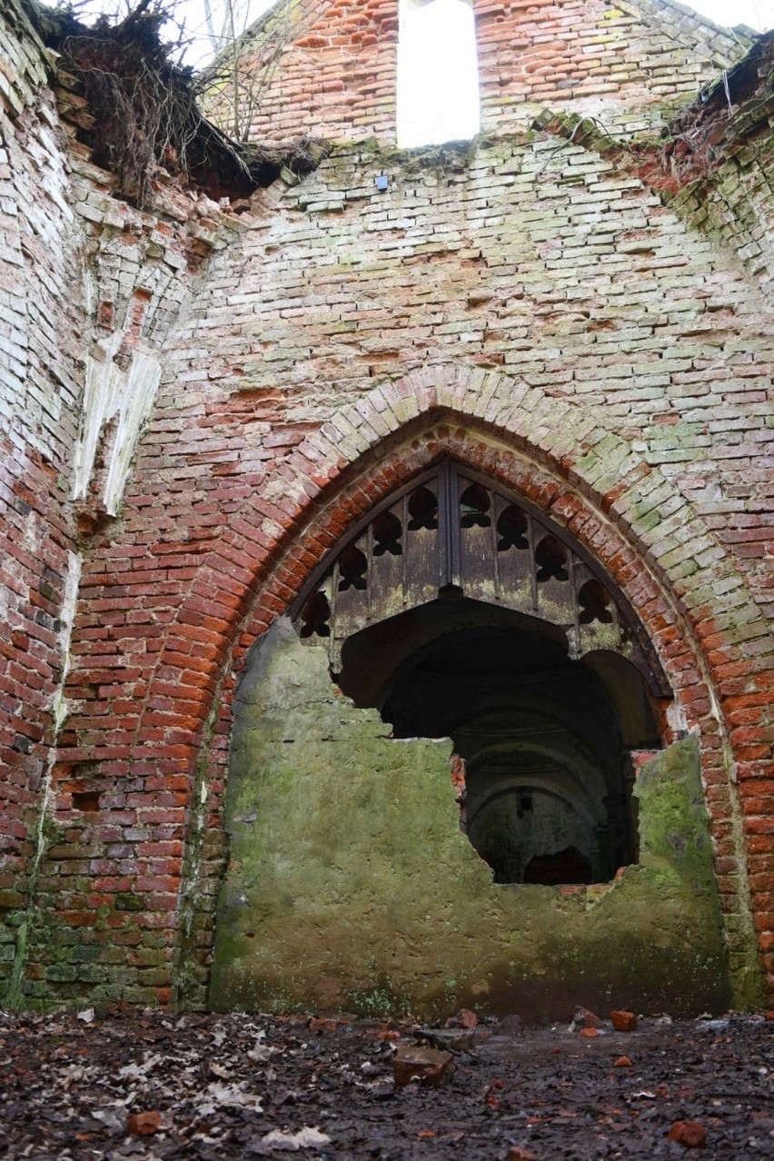 Niektórzy na widok tej tajemniczej, upiornej wręcz budowli,...