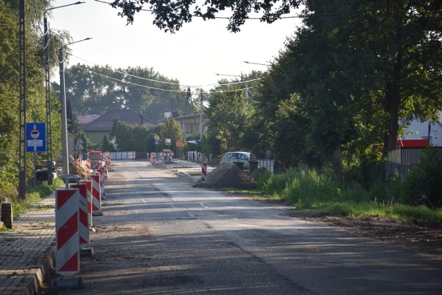 Koszt modernizacji ulicy Kolejowej w Gizałkach wyniesie blisko milion złotych. Prace prowadzone są na odcinku o długości ponad 400 metrów