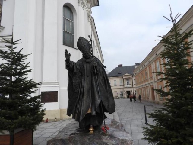 Pomnik Jana Pawła II na wadowickim rynku