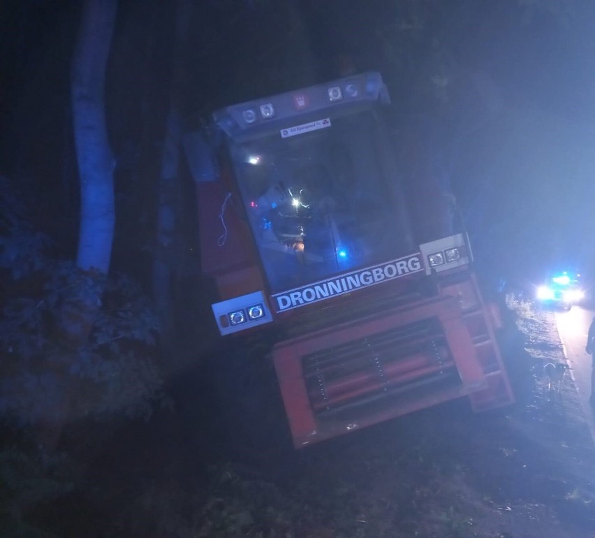 Kombajn zjechał z drogi w Wielkich Lniskach pod Grudziądzem....